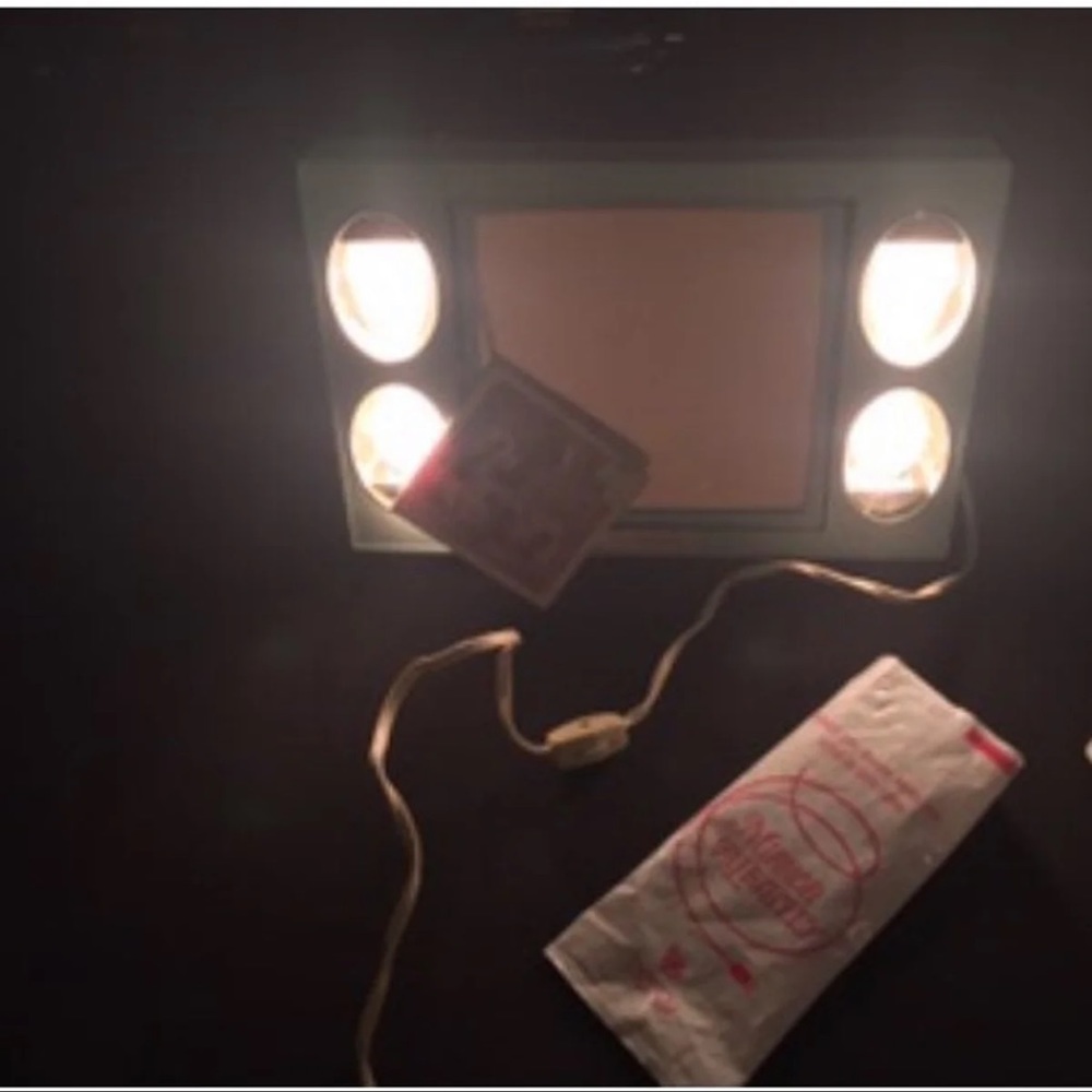 Vintage MCM Vanity Mirror With Lights Mirror go Lightly MCM beauty makeup - Picture 2 of 9